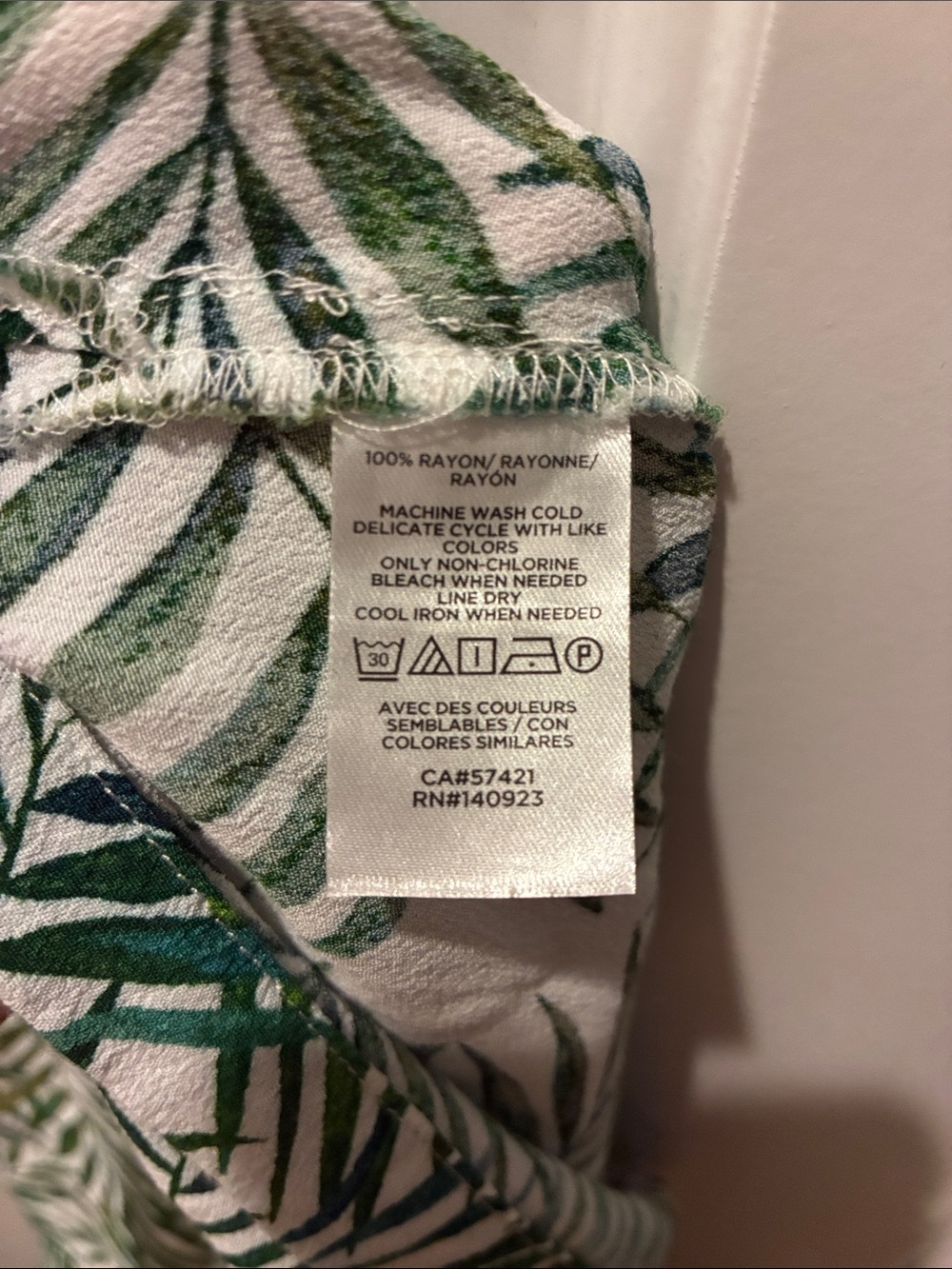 Ann Taylor Loft Green Palm Print Women's Top - Picture 9 of 9